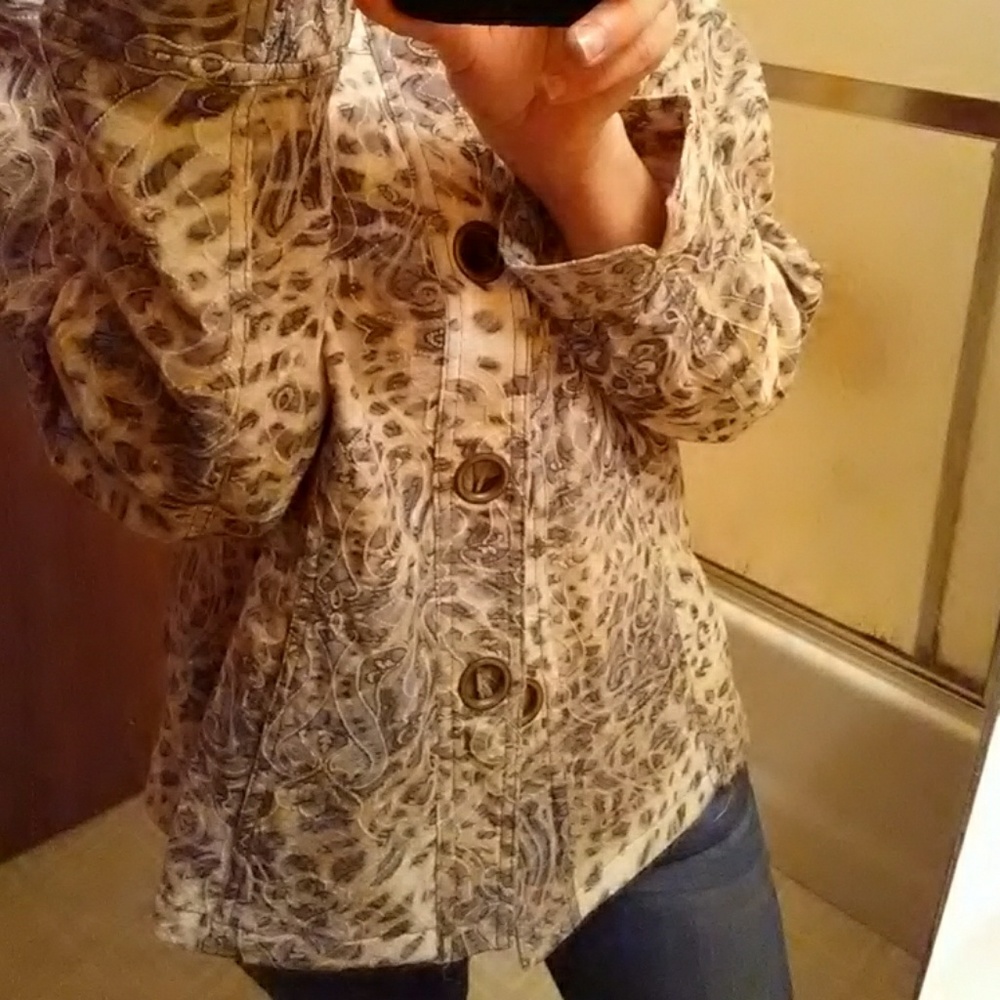 Beautifully Embroidered Jacket - Picture 3 of 4